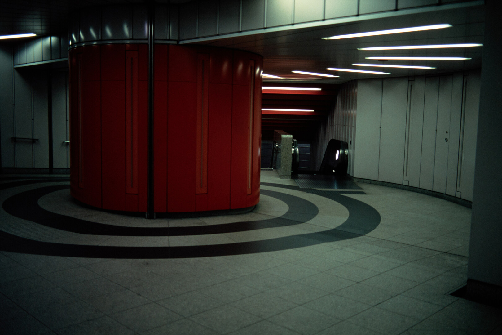 #00268 - 2024/03 - Fuji Velvia - Shinjuku