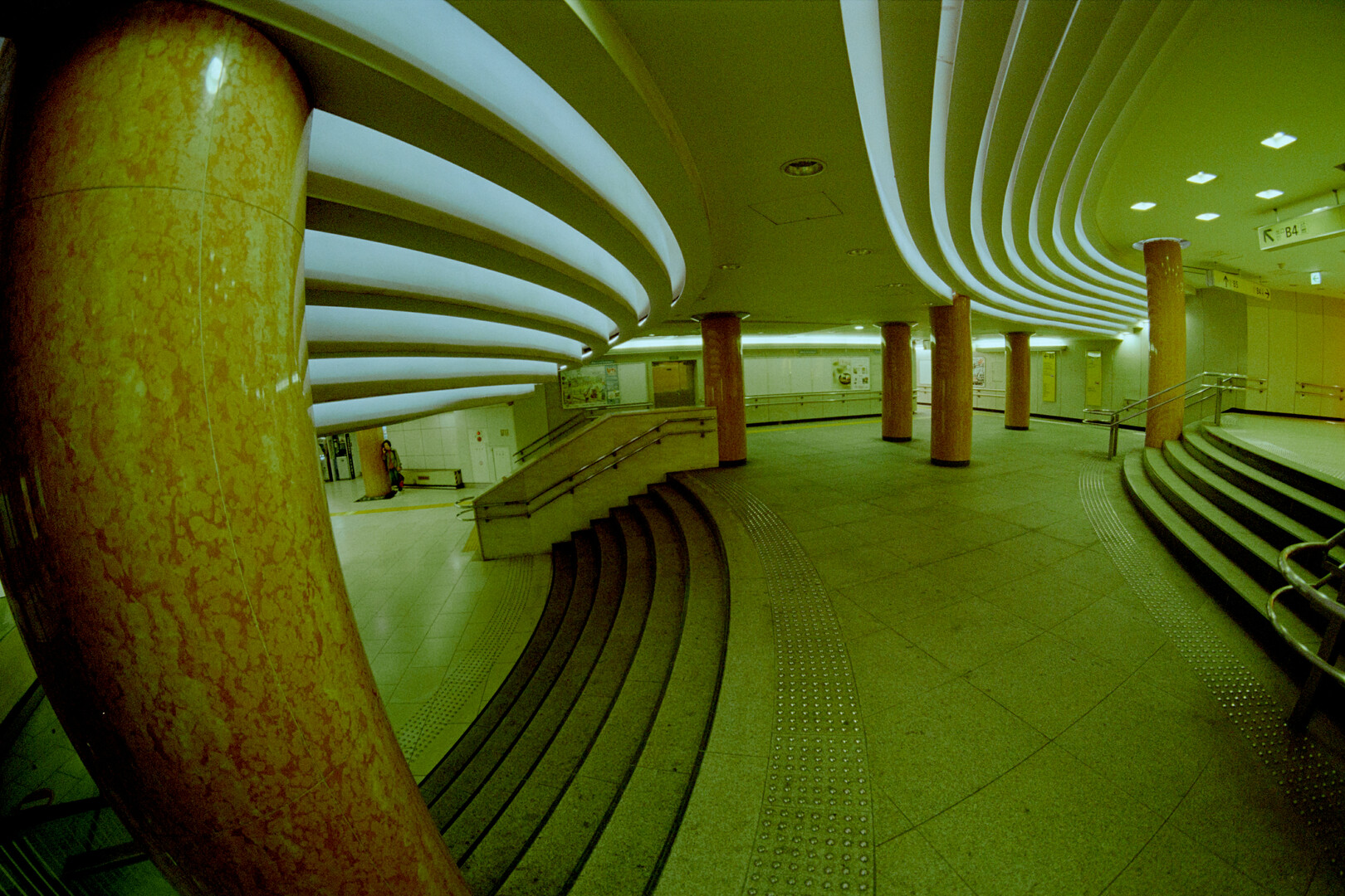 #00673 - 2025/04 - Kodak ColorPlus 200 - Mitsukoshimae