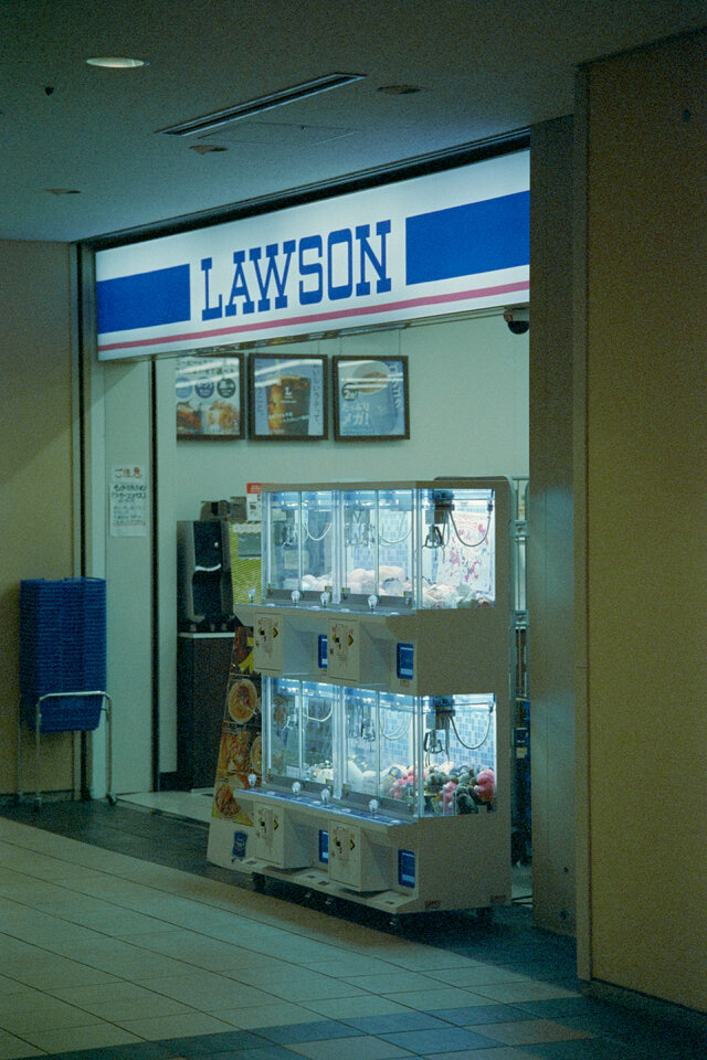 #00681 - 2025/09 - Cinestill 800T +1 - Shinagawa