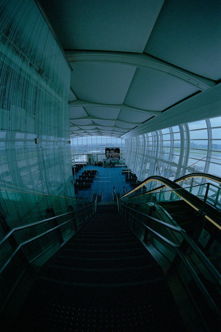 #00685 - 2025/07 - Portra 400 - Narita Airport