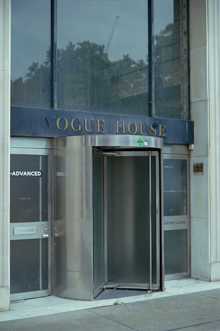 #00691 - 2025/07 - Portra 400 - Hanover Square