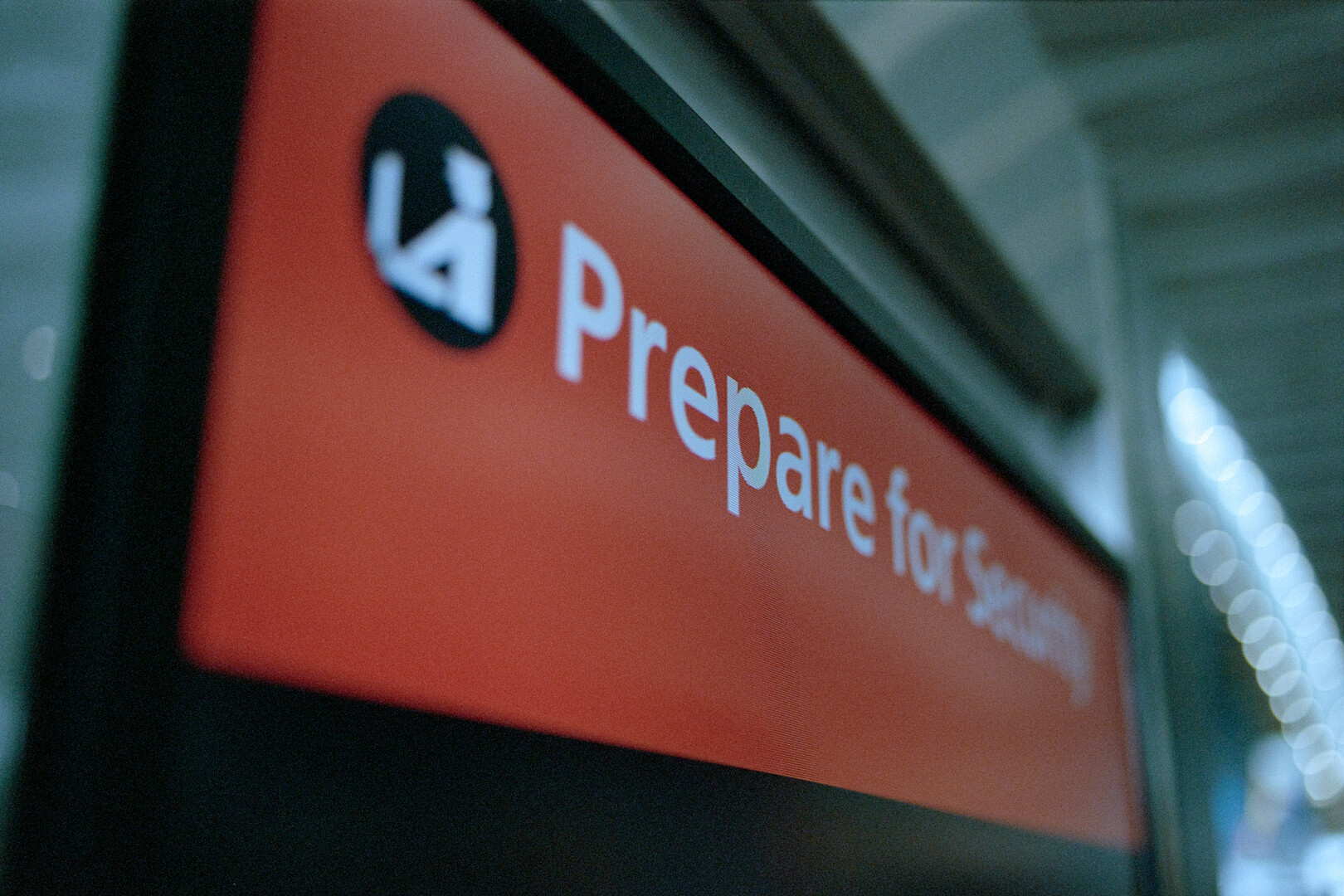 #00704 - 2025/07 - Portra 400 - Heathrow Terminal 5