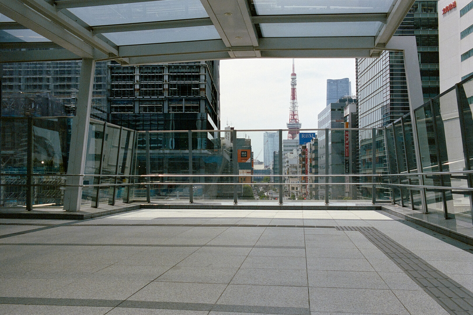 #00737 - 2025/05 - Kodak Portra 400 - Hamamatsucho