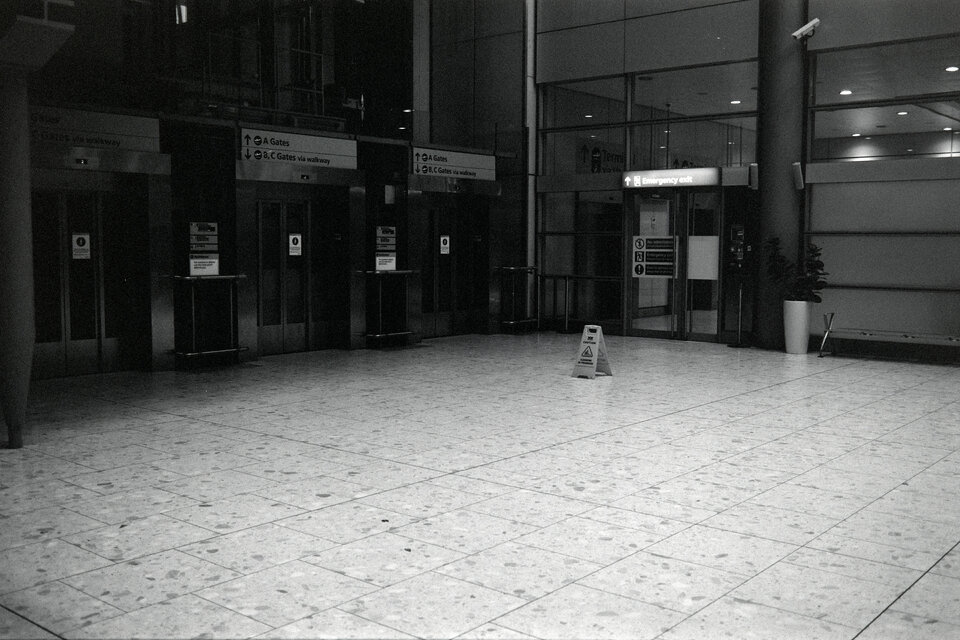 #00752 - 2025/07 - Rollei Superpan 200 - London Heathrow