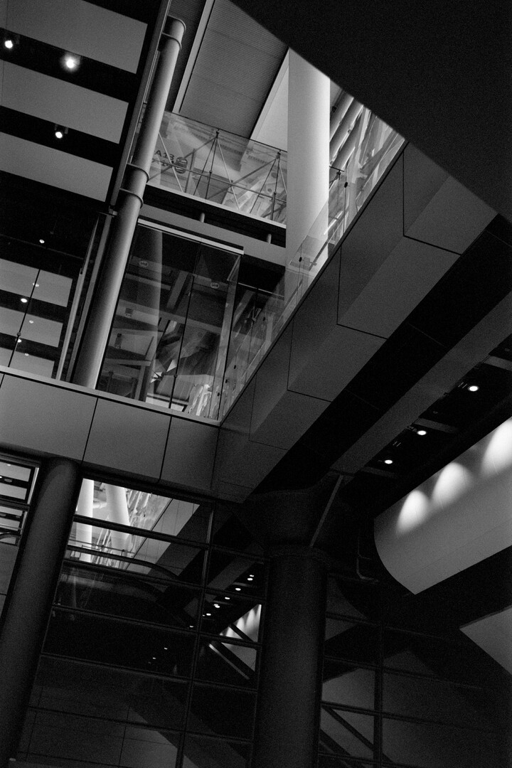 #00753 - 2025/07 - Rollei Superpan 200 - London Heathrow