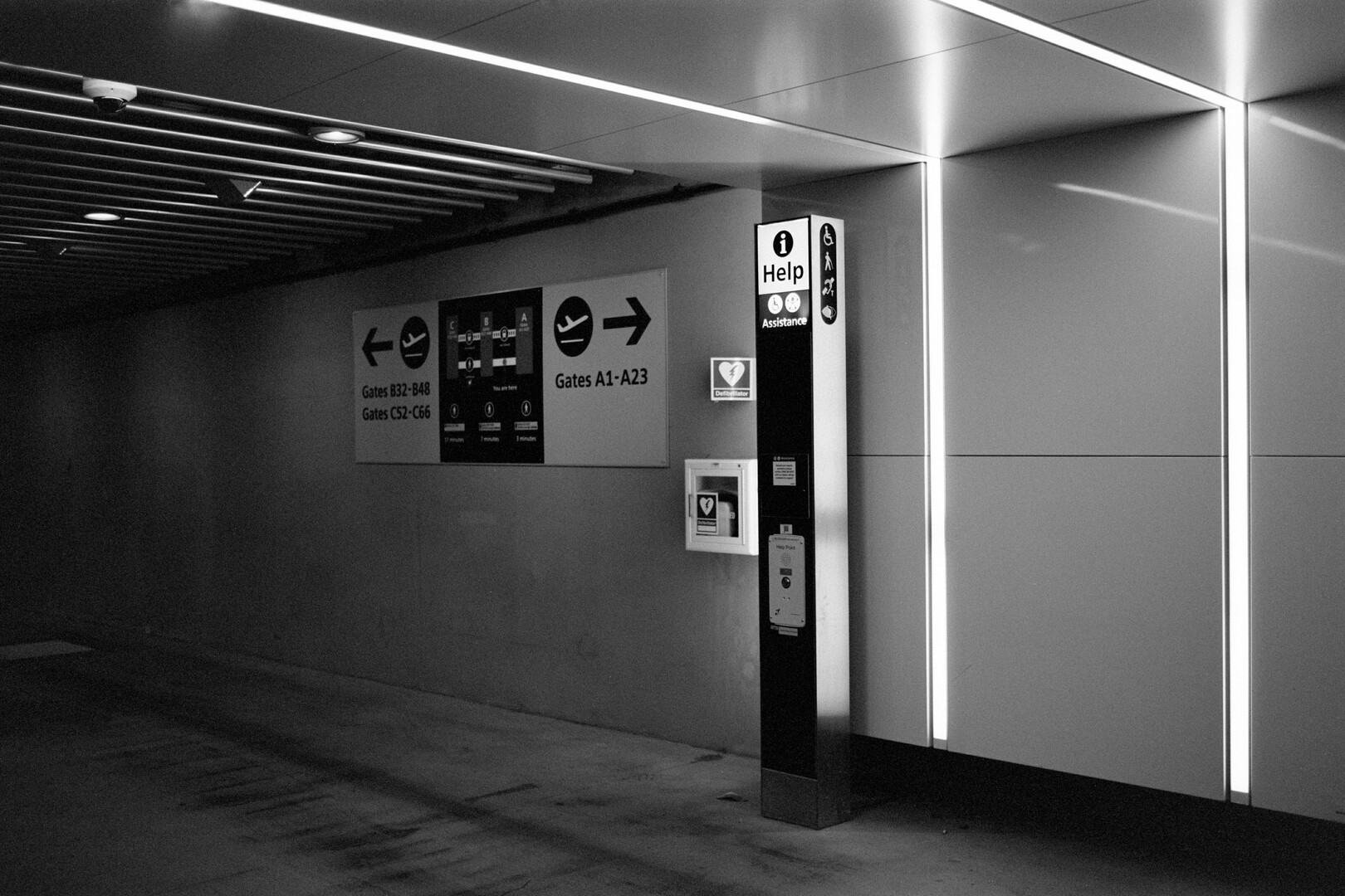 #00754 - 2025/07 - Rollei Superpan 200 - London Heathrow