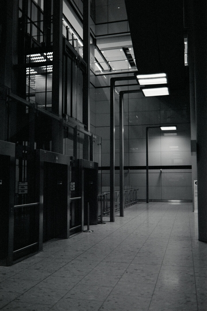 #00755 - 2025/07 - Rollei Superpan 200 - London Heathrow